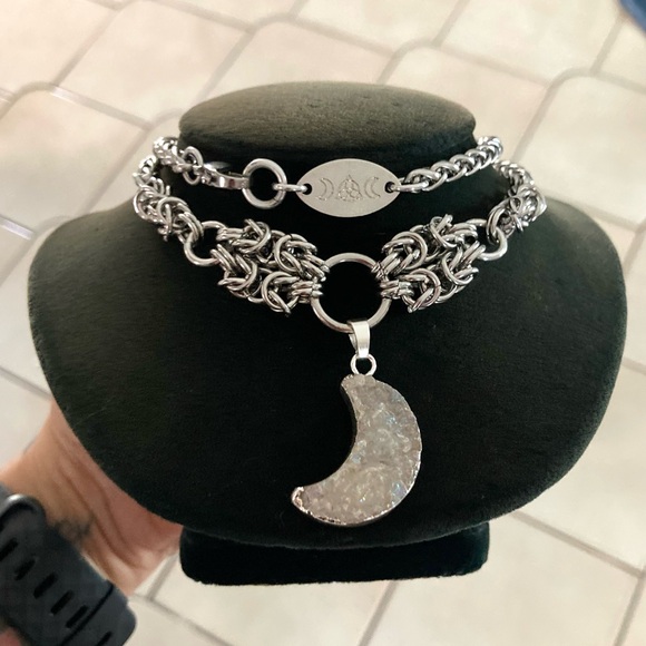 Handmade maille gemstone white druzy quartz crystal crescent moon boho necklace - Picture 10 of 14